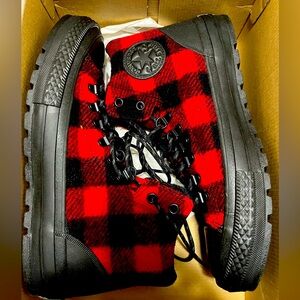 Converse size 9mens/10.5 womens street hiker sneaker boot